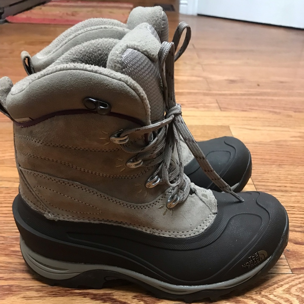 The North Face Waterproof Leather Snow Boots Size 8. Excellent condition.